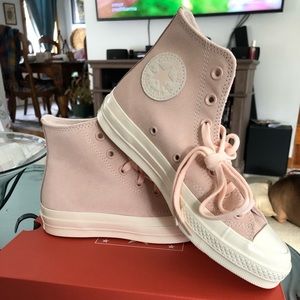 Converse Chuck 70 Hi women’s 7.5 in Fable Pink